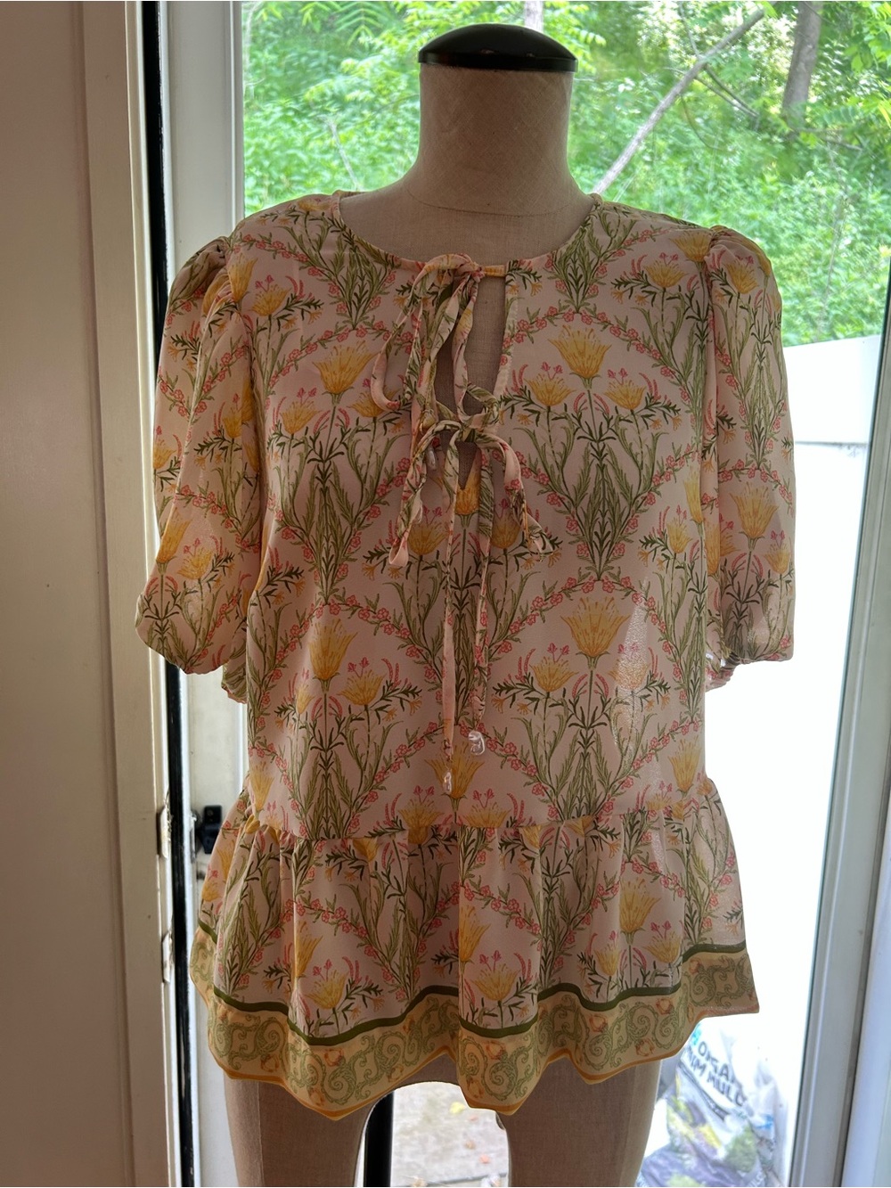 CeCe Yellow & Green Floral Tie-Front blouse. Medium - Picture 7 of 7